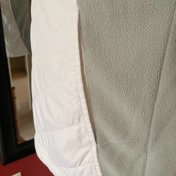 Columbia Grey and White Vest-Size M - Picture 5 of 8